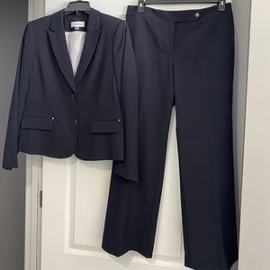 Calvin Klein Women’s Suit size 12. Color Navy